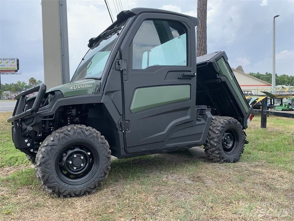 John Deere 835M Pomoćni strojevi