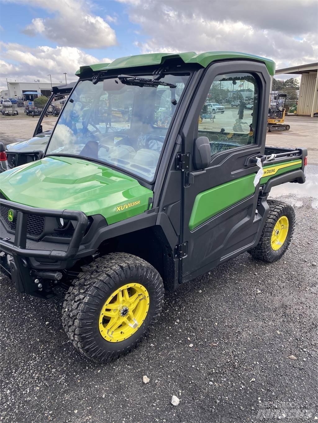 John Deere 835R Pomoćni strojevi
