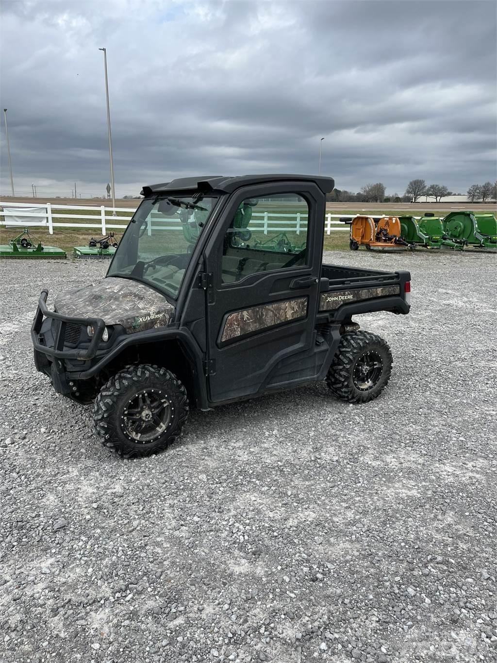 John Deere 835R Pomoćni strojevi