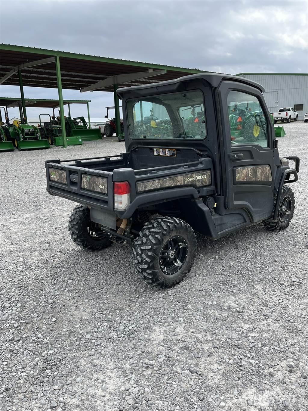 John Deere 835R Pomoćni strojevi