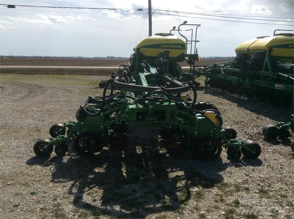 John Deere DR18 Sadilice