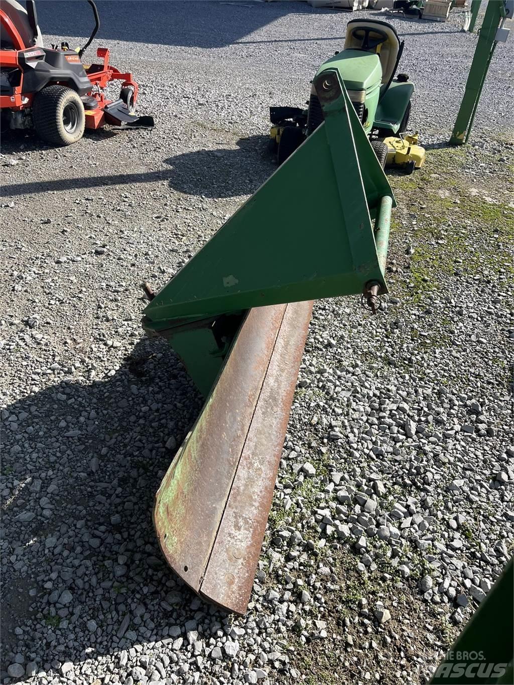 John Deere RB60 Sniježne daske i  plugovi