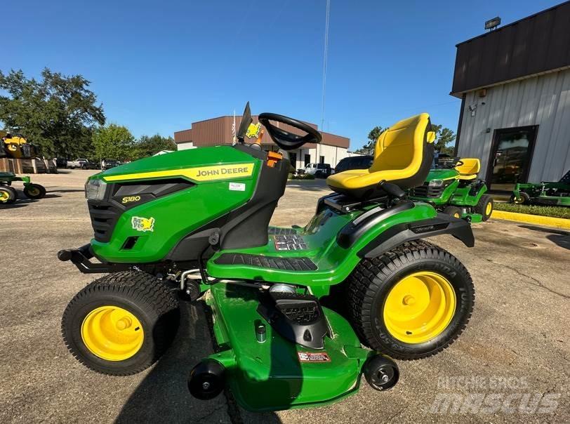 John Deere S180 Kompaktni (mali) traktori