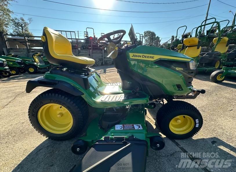 John Deere S180 Kompaktni (mali) traktori