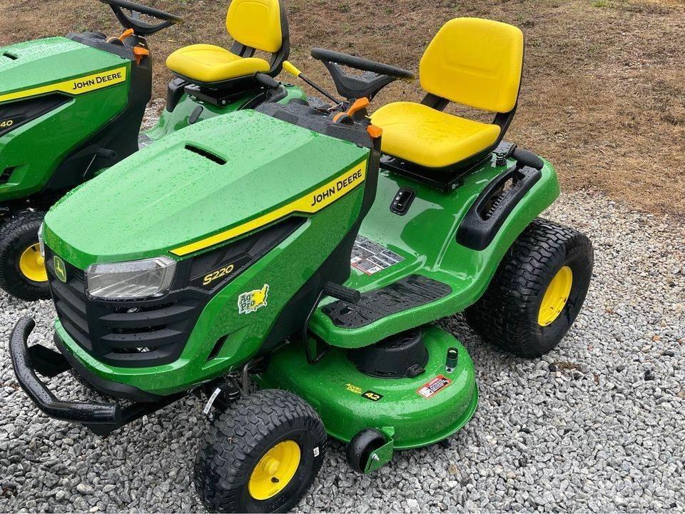 John Deere S220 Kompaktni (mali) traktori
