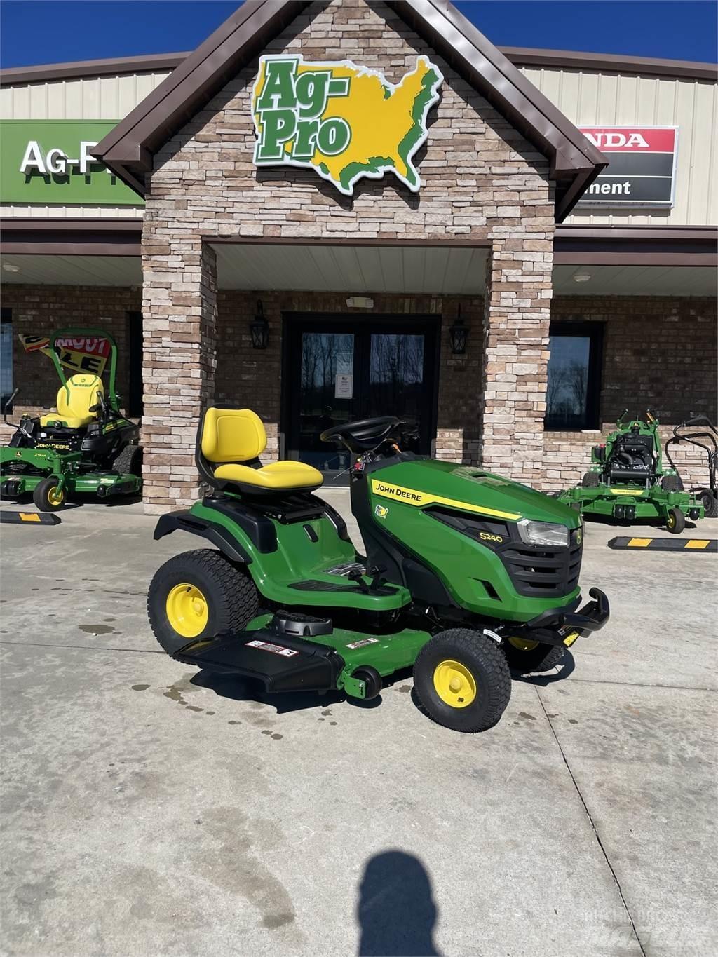 John Deere S240 Kompaktni (mali) traktori
