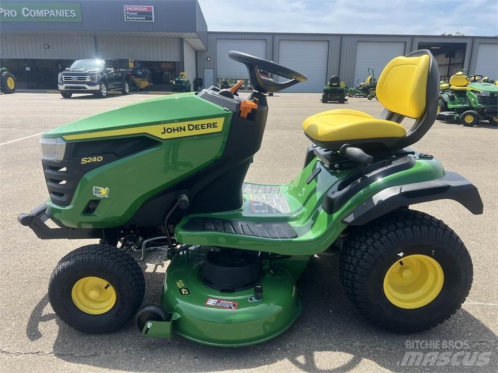 John Deere S240 Kompaktni (mali) traktori