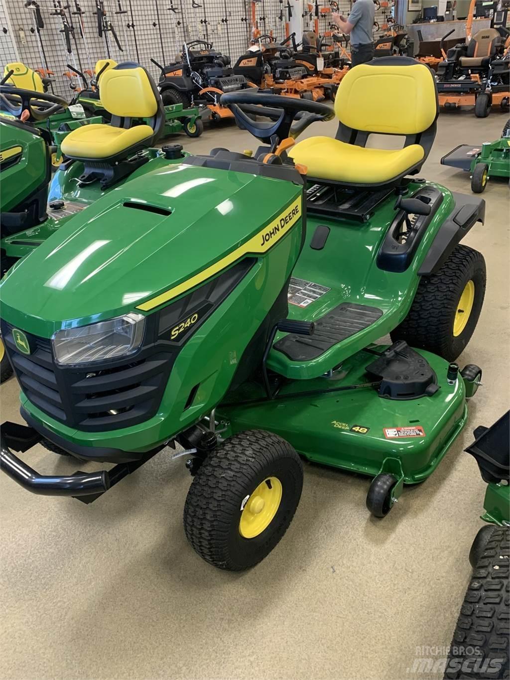 John Deere S240 Kompaktni (mali) traktori