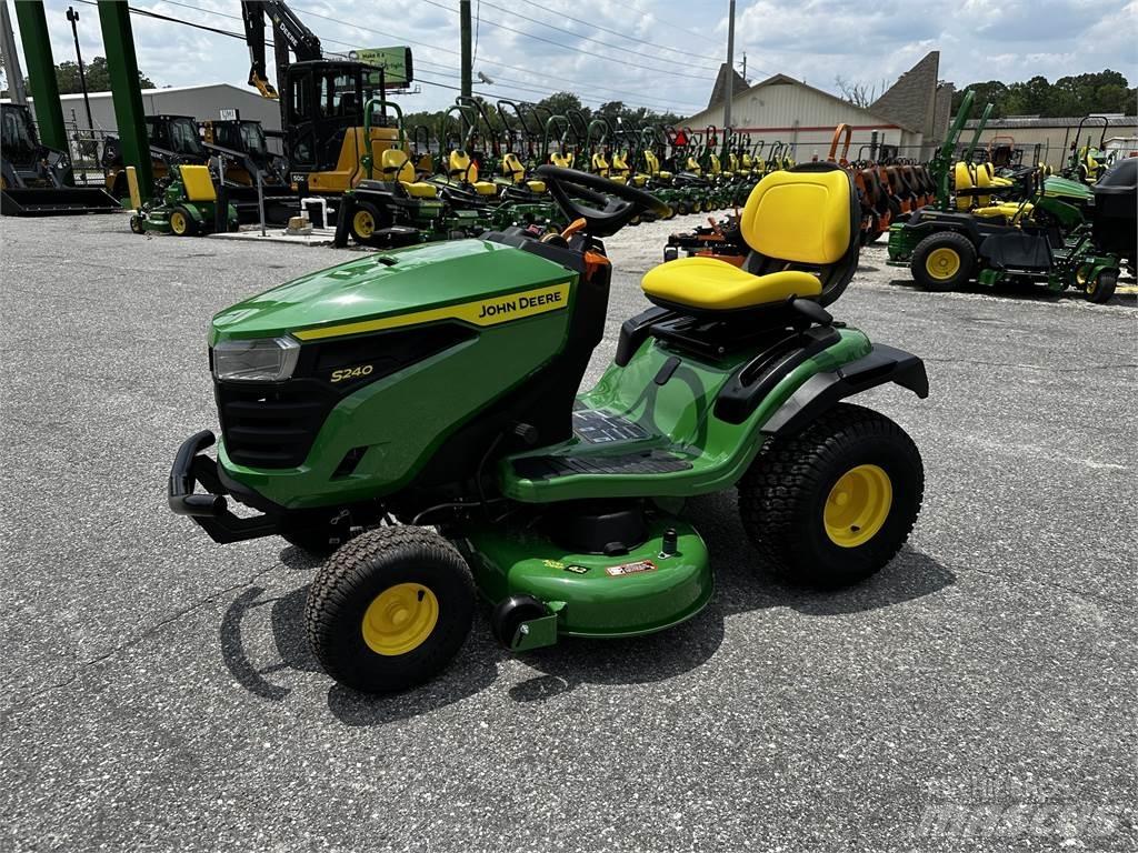 John Deere S240 Kompaktni (mali) traktori