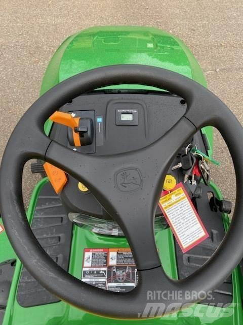 John Deere S240 Kompaktni (mali) traktori