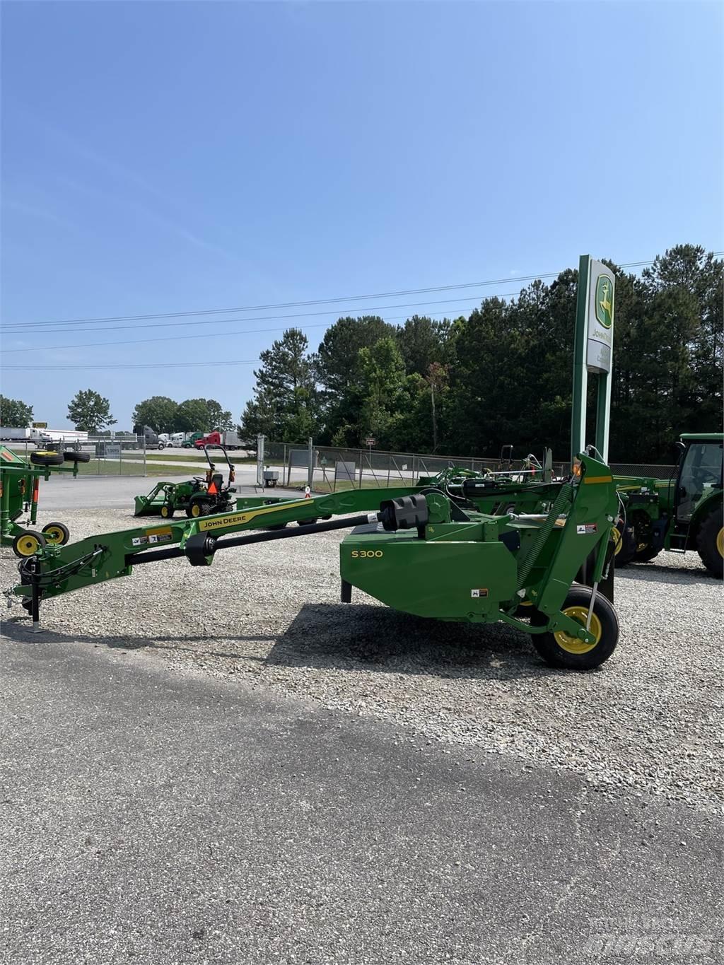 John Deere S300 Uređaji za kosilice