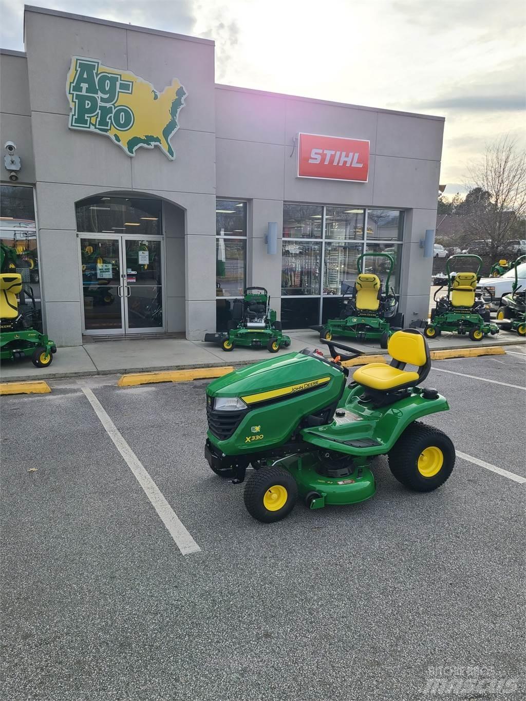 John Deere X330 Kompaktni (mali) traktori