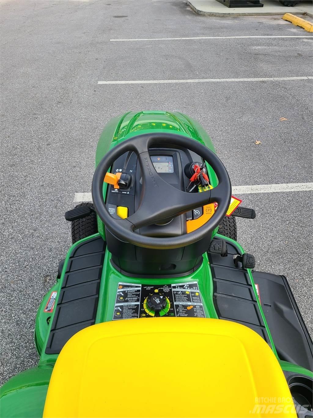 John Deere X330 Kompaktni (mali) traktori
