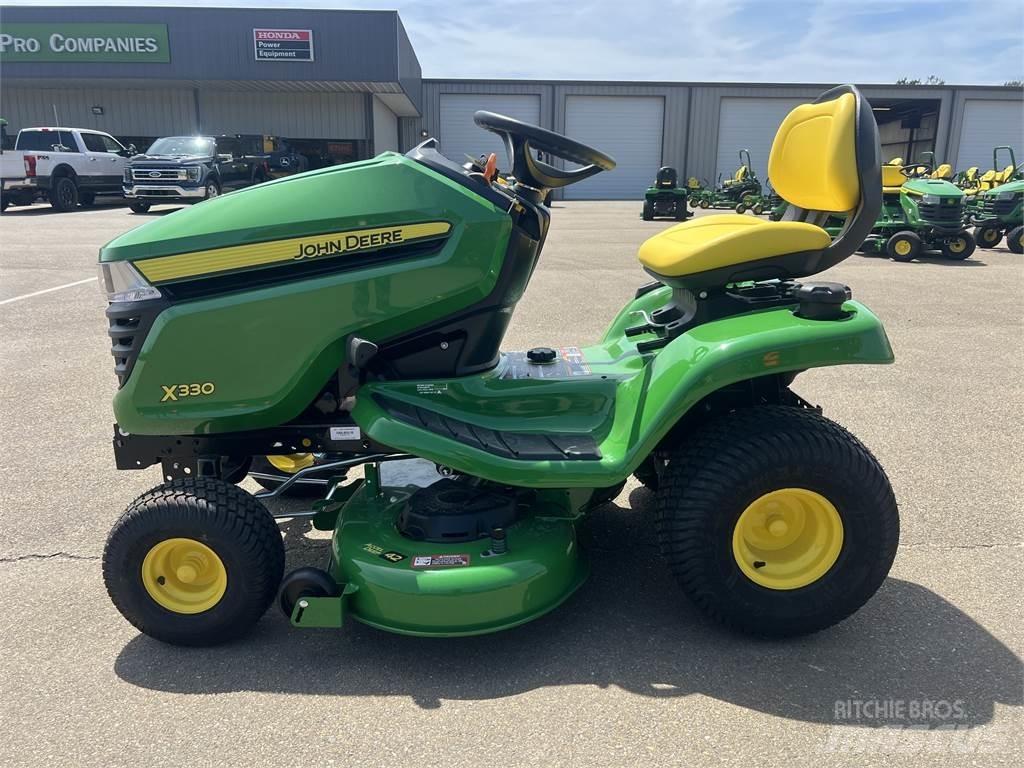 John Deere X330 Kompaktni (mali) traktori