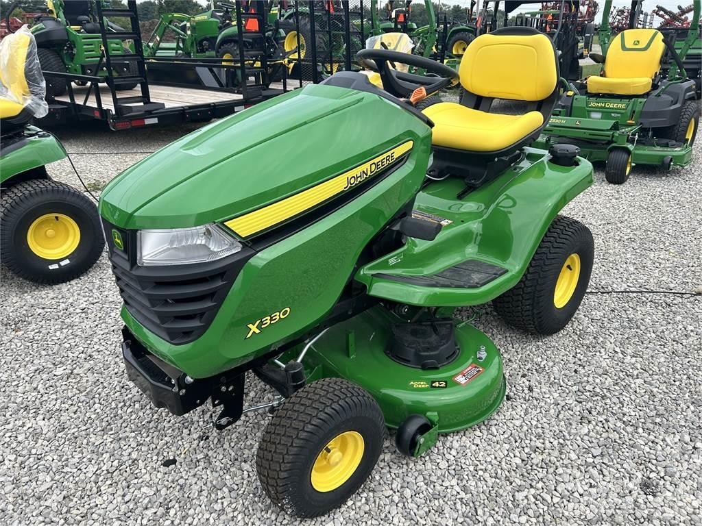John Deere X330 Kompaktni (mali) traktori