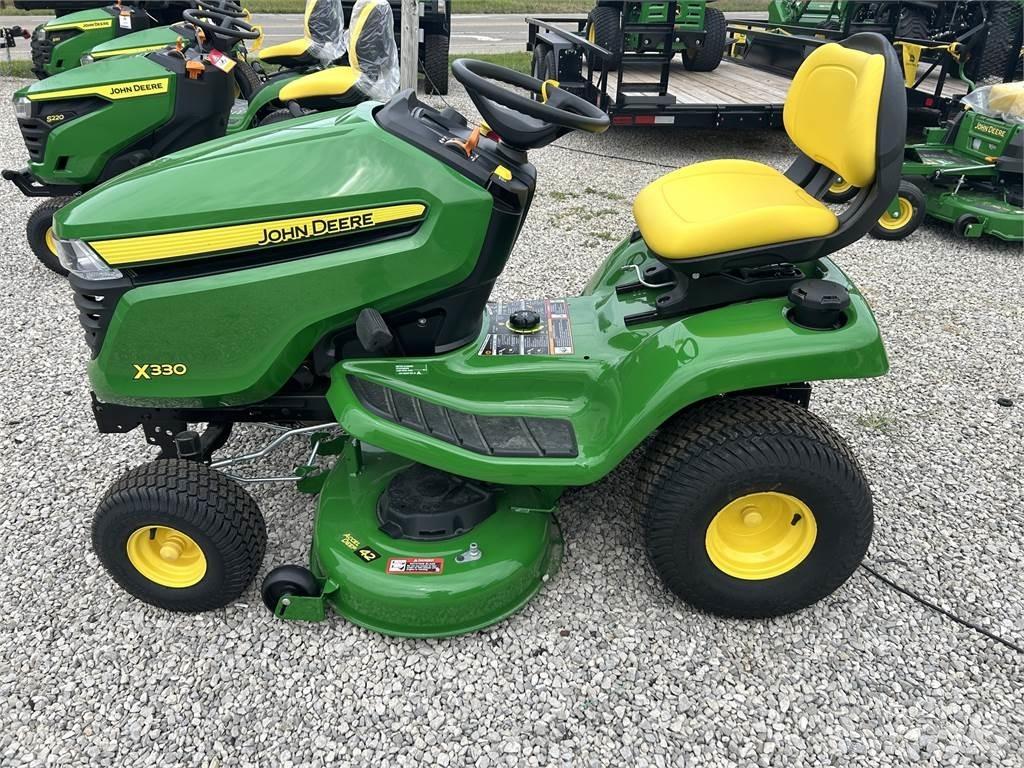 John Deere X330 Kompaktni (mali) traktori