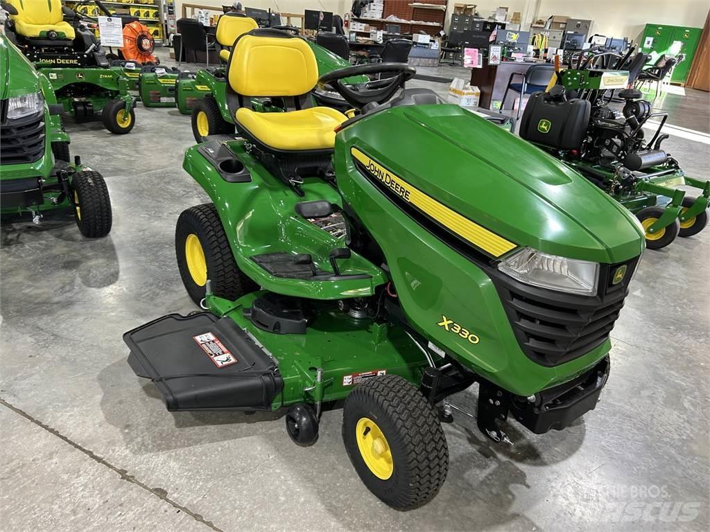 John Deere X330 Kompaktni (mali) traktori