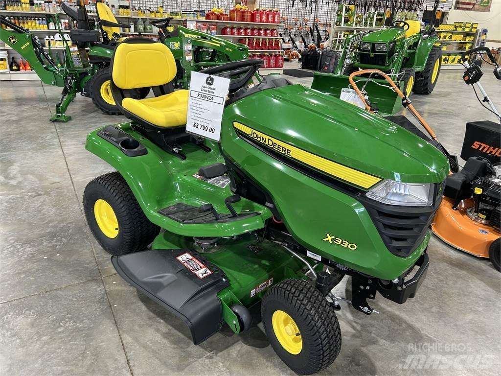 John Deere X330 Kompaktni (mali) traktori
