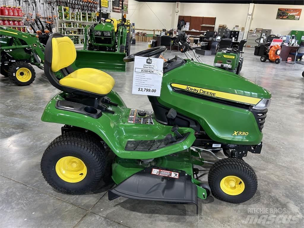 John Deere X330 Kompaktni (mali) traktori