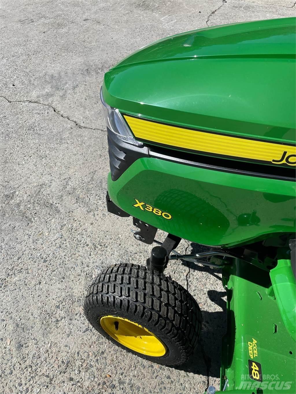 John Deere X380 Kompaktni (mali) traktori
