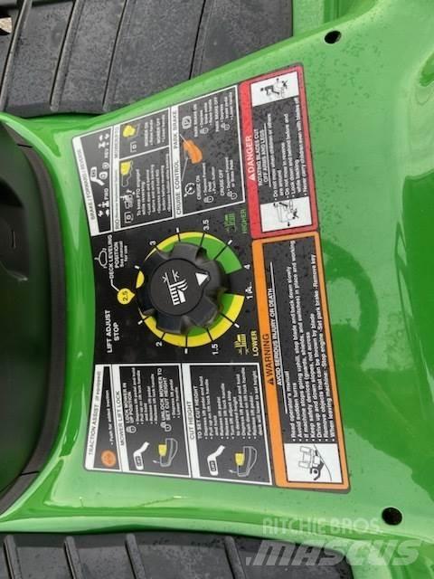 John Deere X380 Kompaktni (mali) traktori