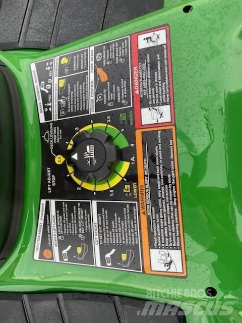 John Deere X380 Kompaktni (mali) traktori