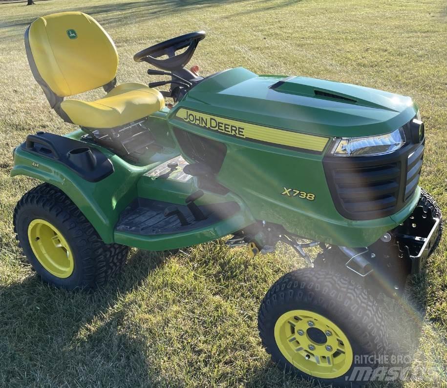 John Deere X738 Kompaktni (mali) traktori