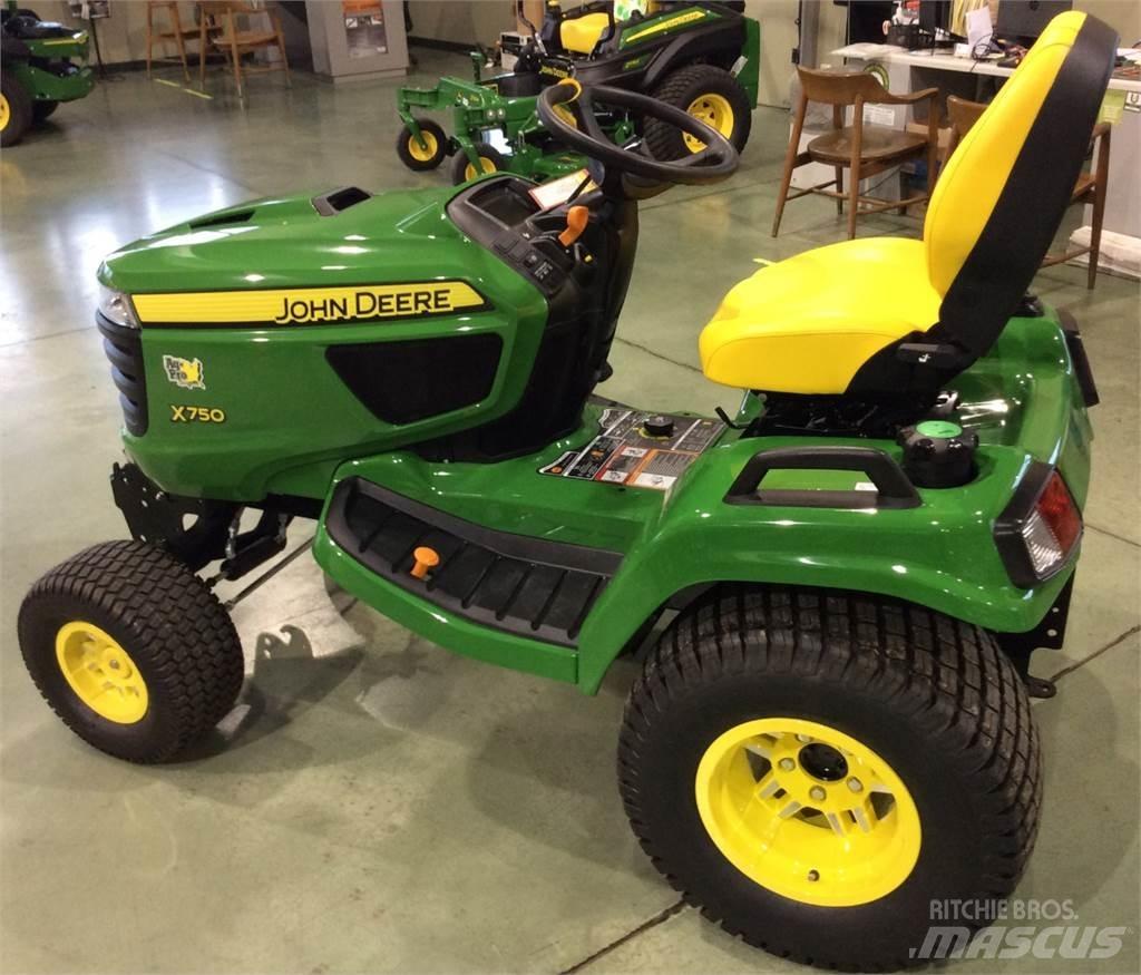 John Deere X750 Kompaktni (mali) traktori