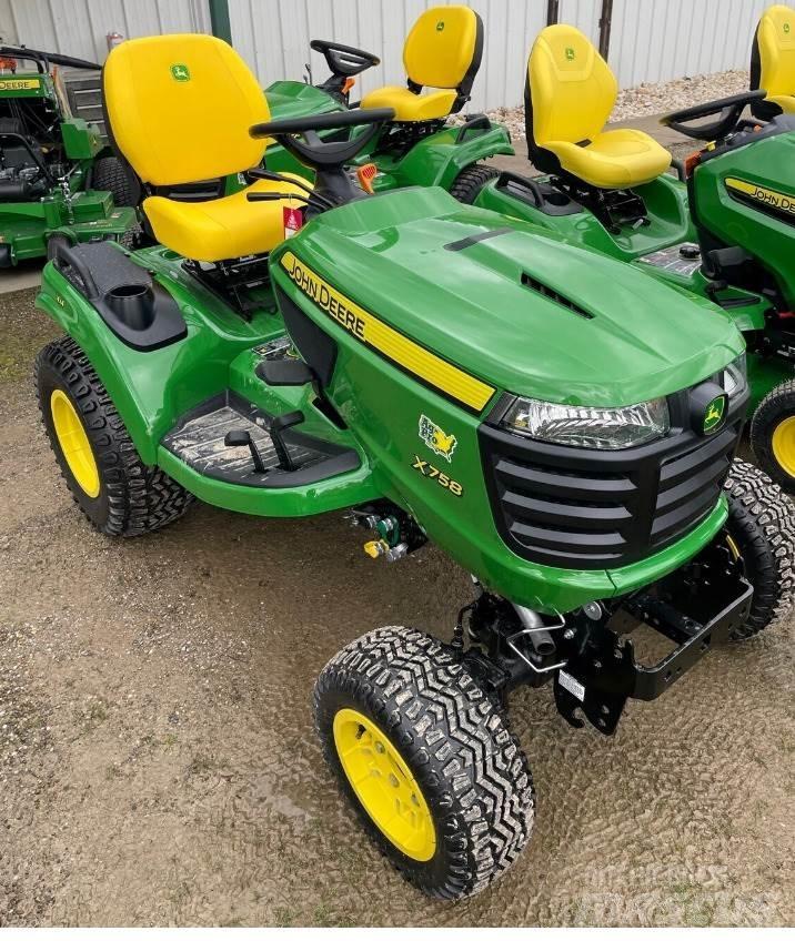 John Deere X758 Kompaktni (mali) traktori