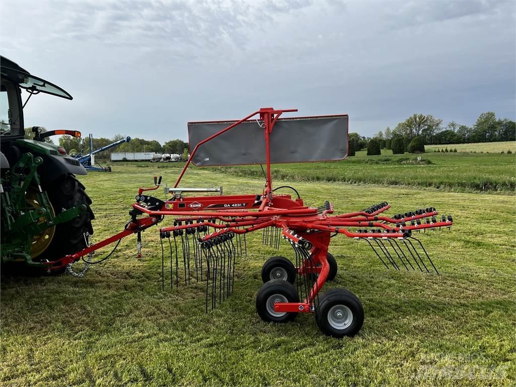 Kuhn GA4231T Okretači i sakupljači sijena