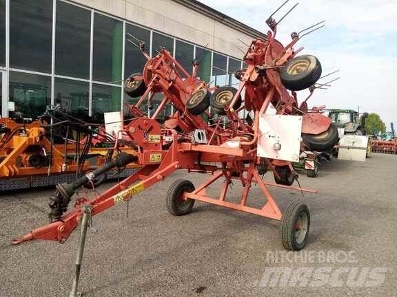 Kuhn GF 7702 Okretači i sakupljači sijena
