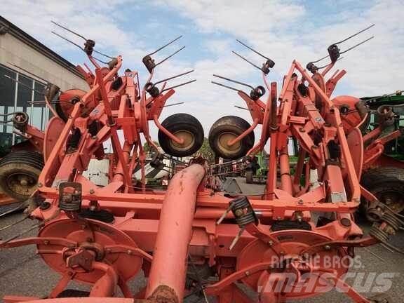 Kuhn GF 7702 Okretači i sakupljači sijena