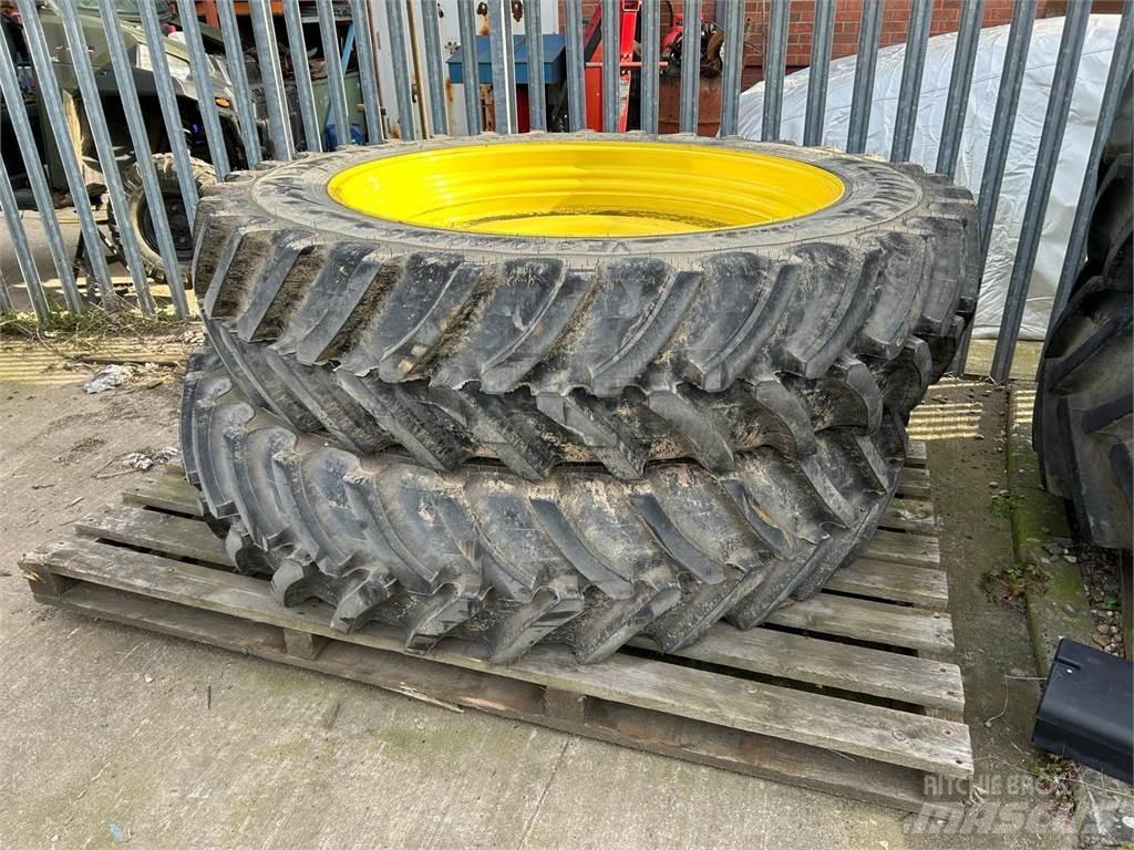  Row Crop Tyres Gume, kotači i naplatci