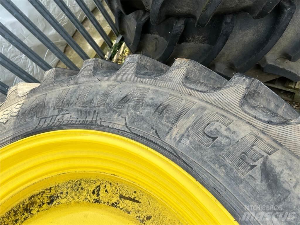  Row Crop Tyres Gume, kotači i naplatci