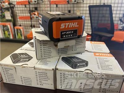 Stihl AP300S Golf vozila