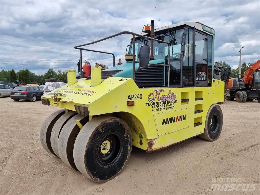 Ammann AP240 Gumeni valjci na kotačima
