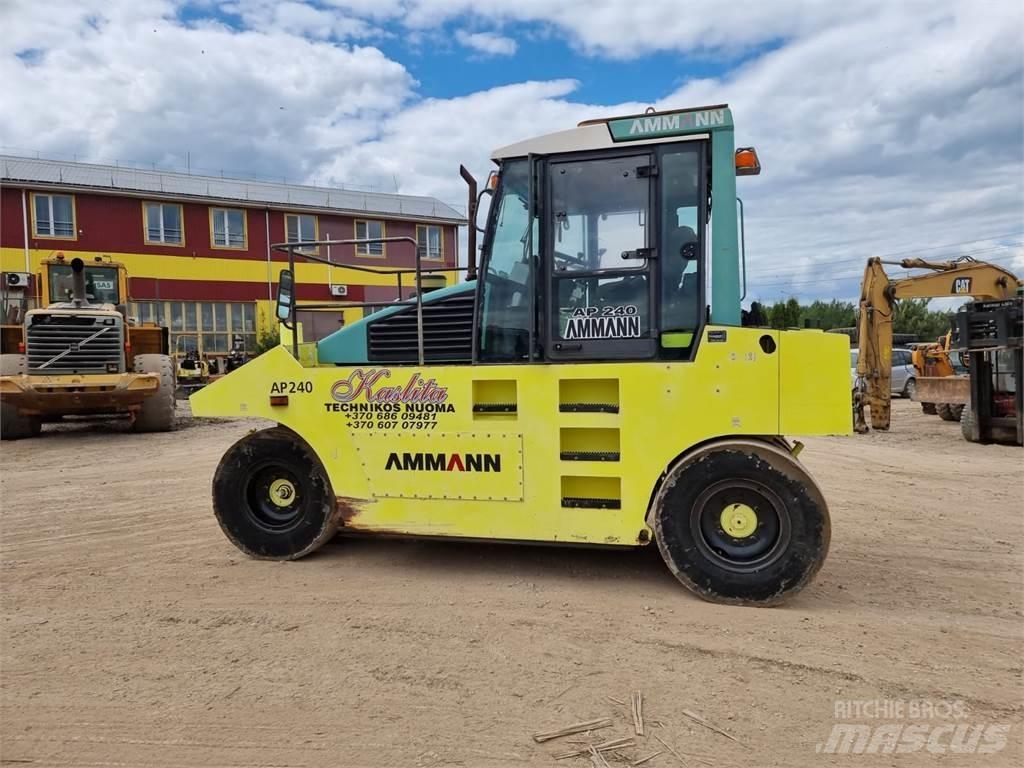 Ammann AP240 Gumeni valjci na kotačima