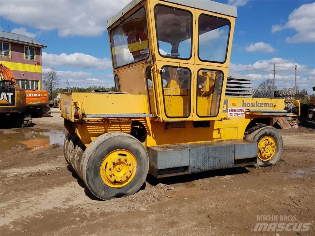 Bomag SGW-17 Gumeni valjci na kotačima