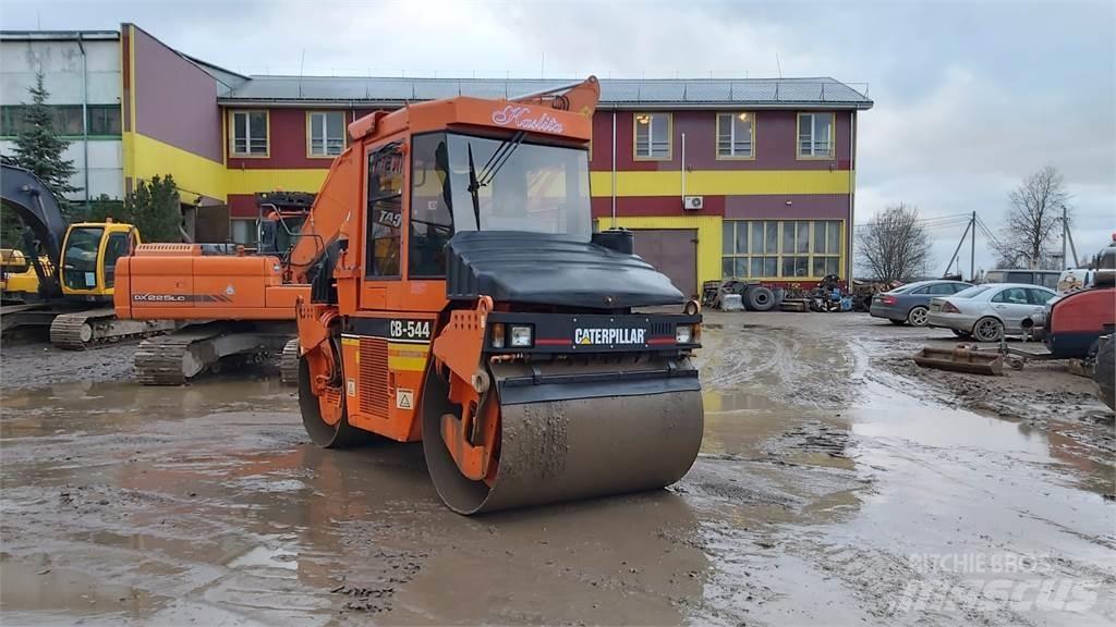 CAT CB544 Valjci sa dvojnim bubnjem