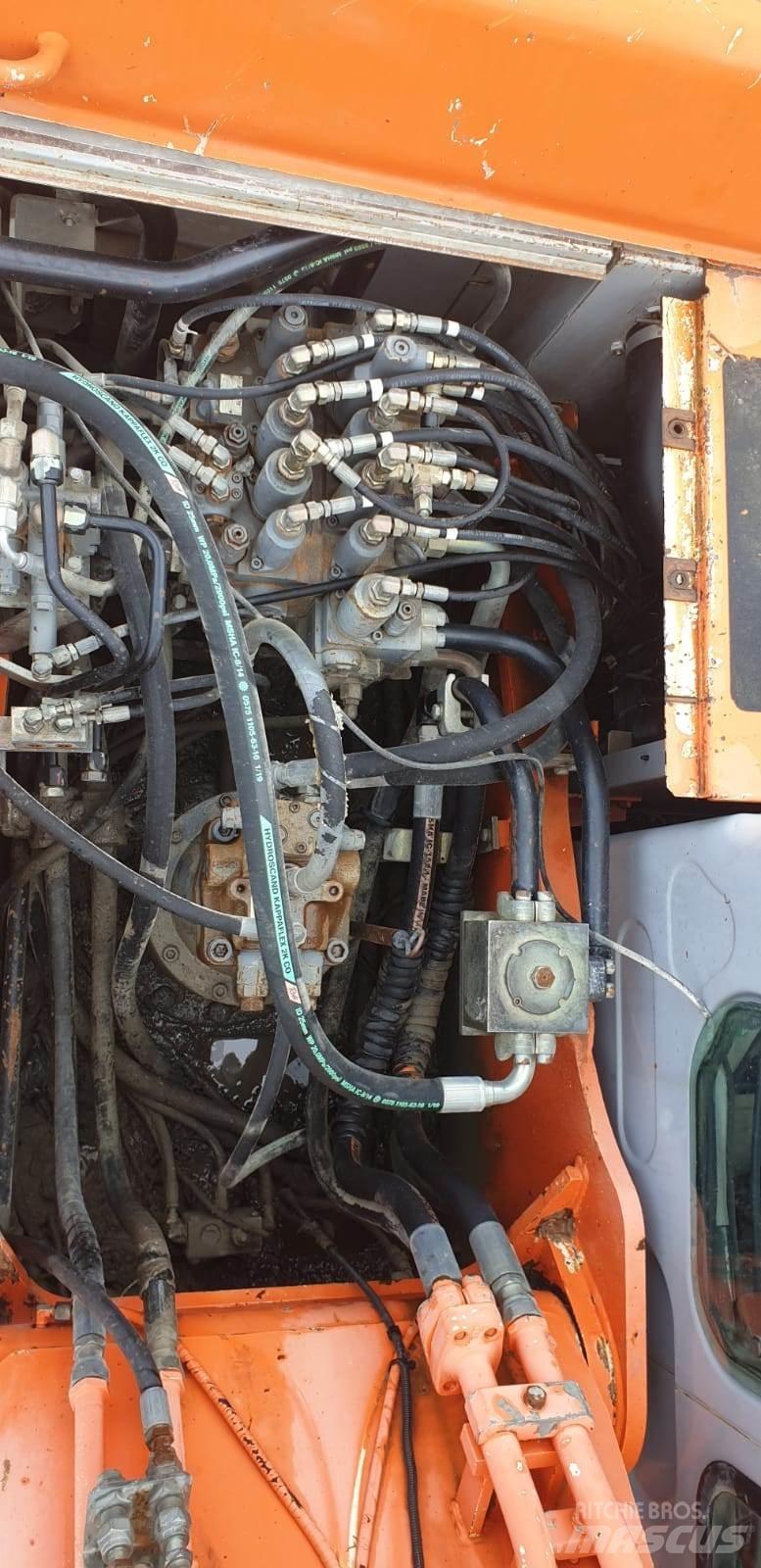 Kobelco E215LC Bageri gusjeničari