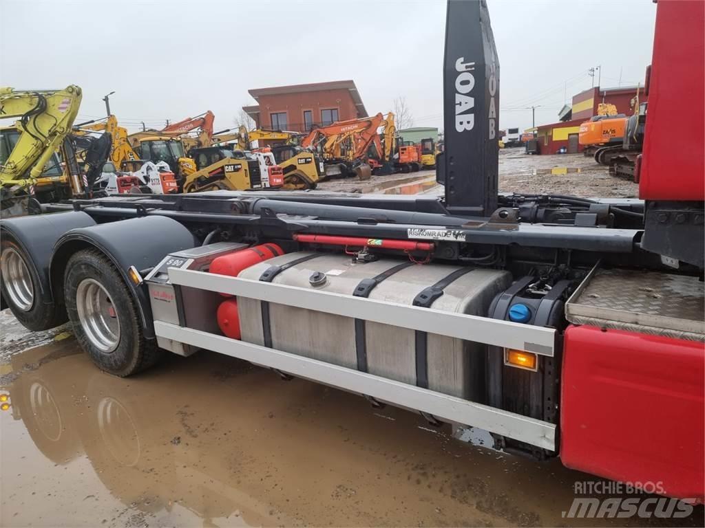 Scania R620 Rol kiper kamioni s kukama za dizanje