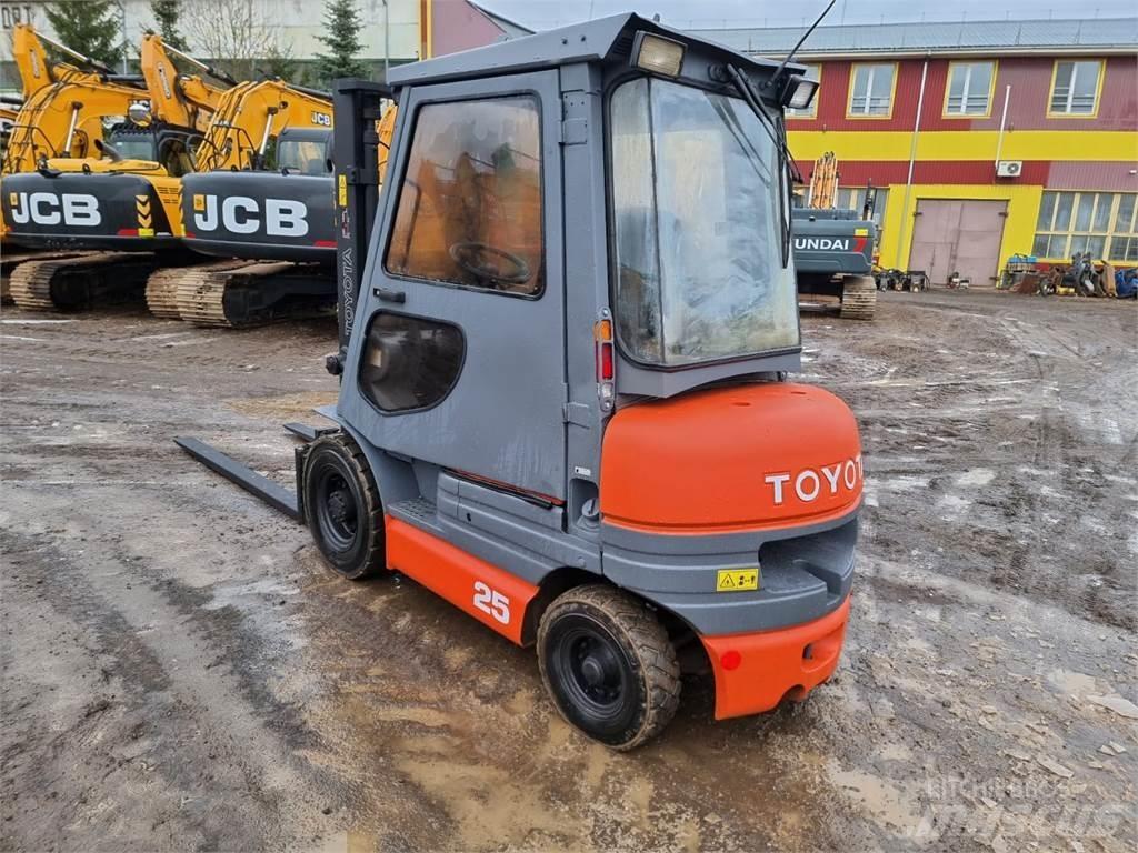 Toyota FD25 Dizelski viličari
