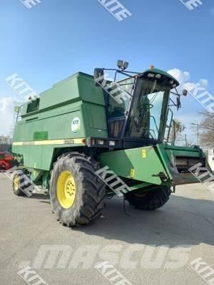 John Deere 2256 2WD Kombajni