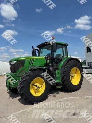 John Deere 6215R Traktori