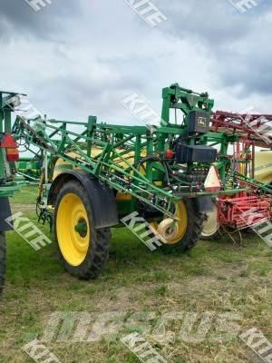 John Deere 732 Vučene prskalice