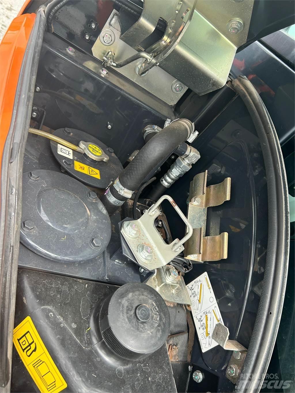 Hitachi ZX38U-6 Bageri gusjeničari