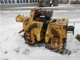 Bomag BW-75AD Valjci sa dvojnim bubnjem