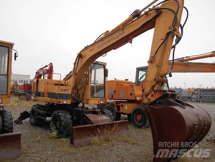 CAT 212B FT Bageri na kotačima