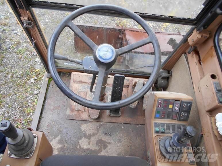 CAT 212B FT Bageri na kotačima