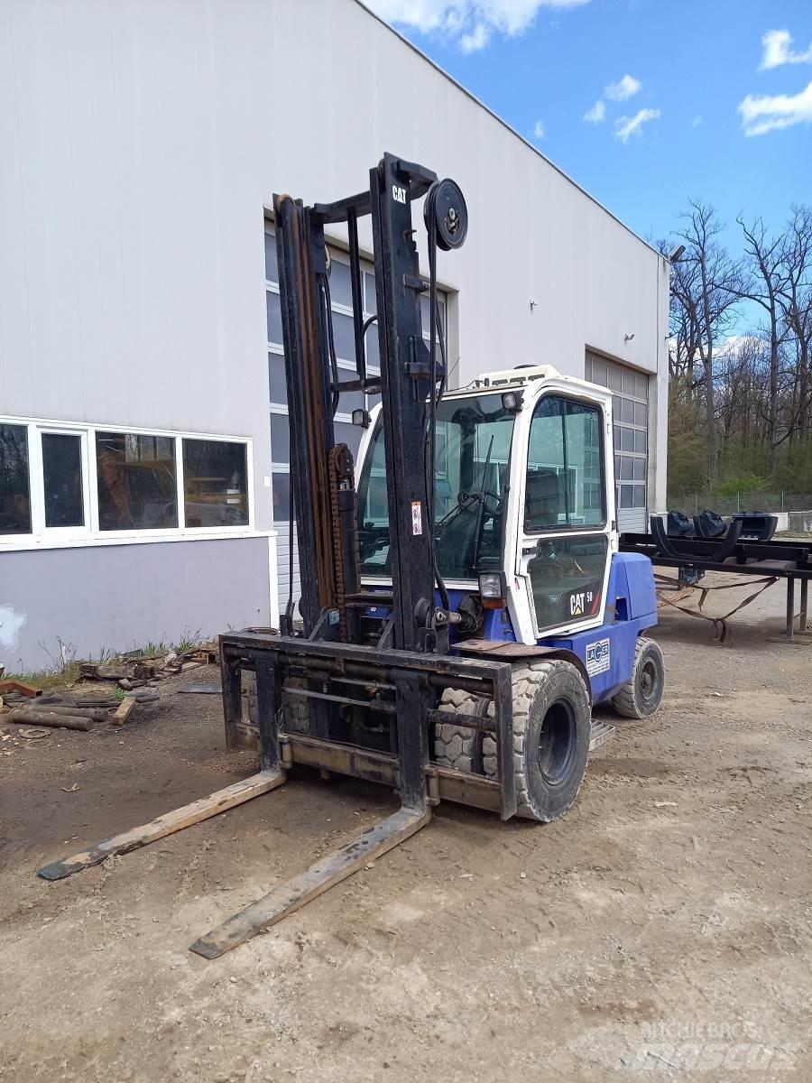 CAT DP50K 2 Dizelski viličari